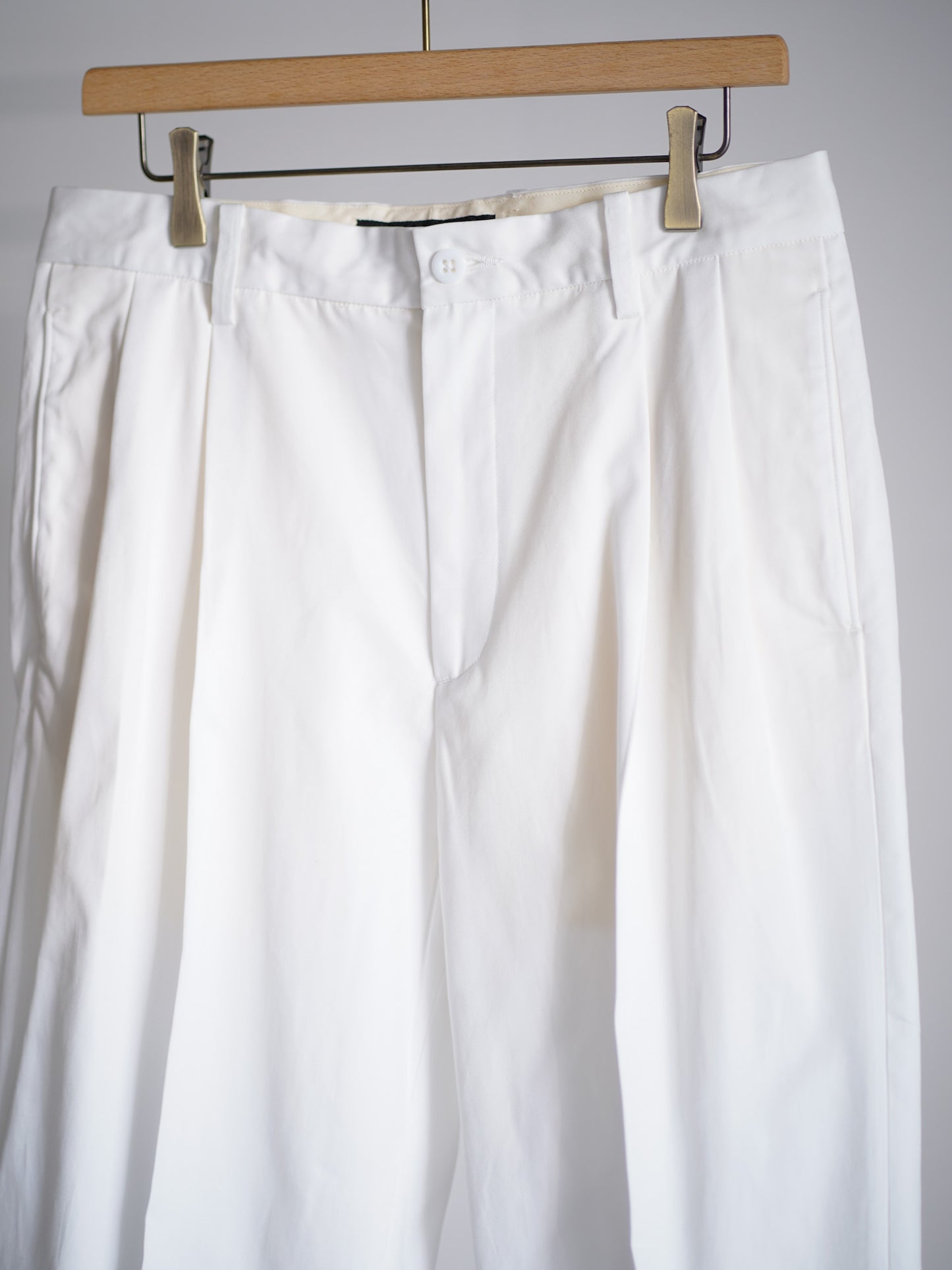 DOUBLE PLEATED CHINO TROUSERS