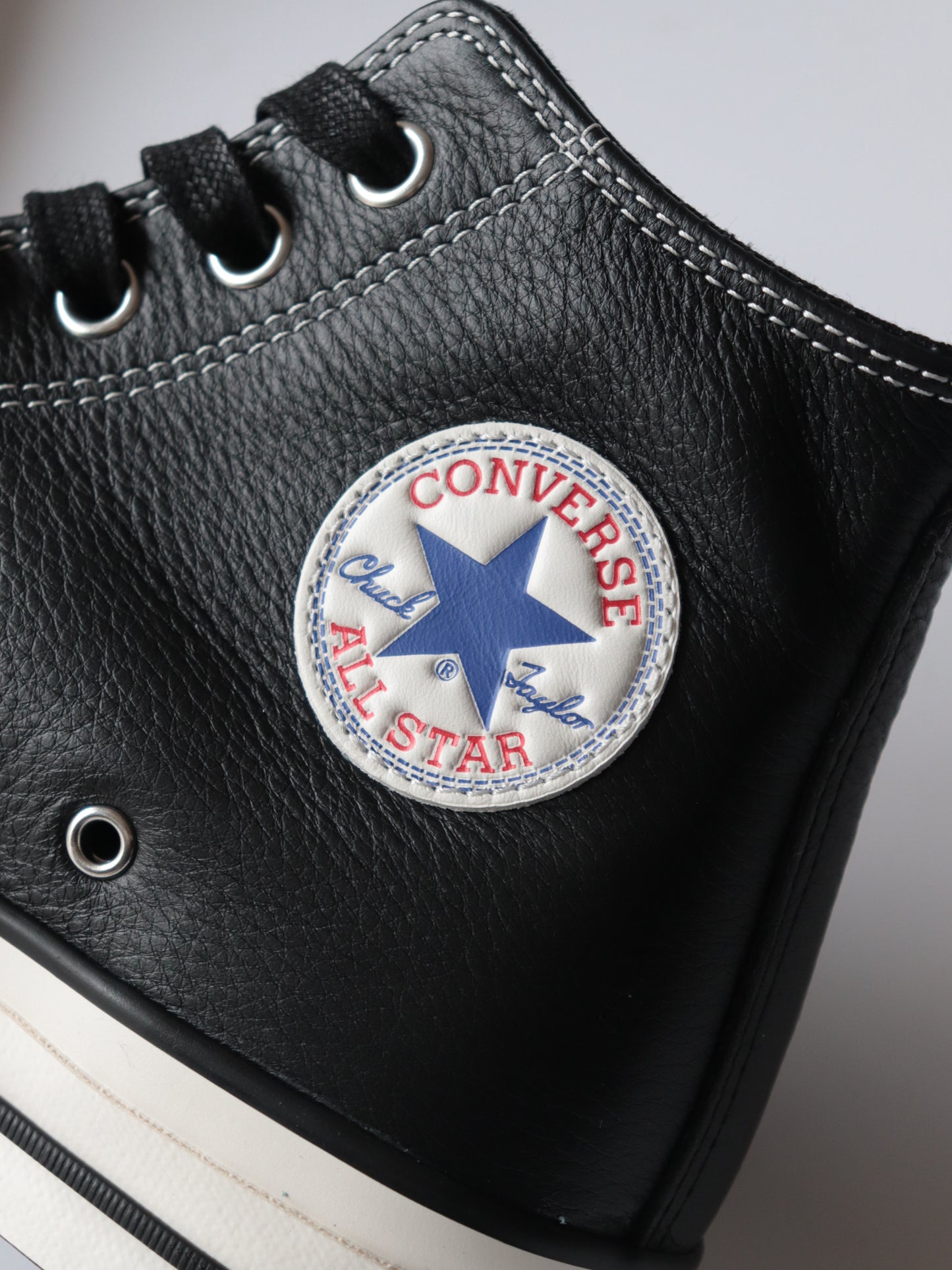 CHUCK TAYLOR LEATHER HI