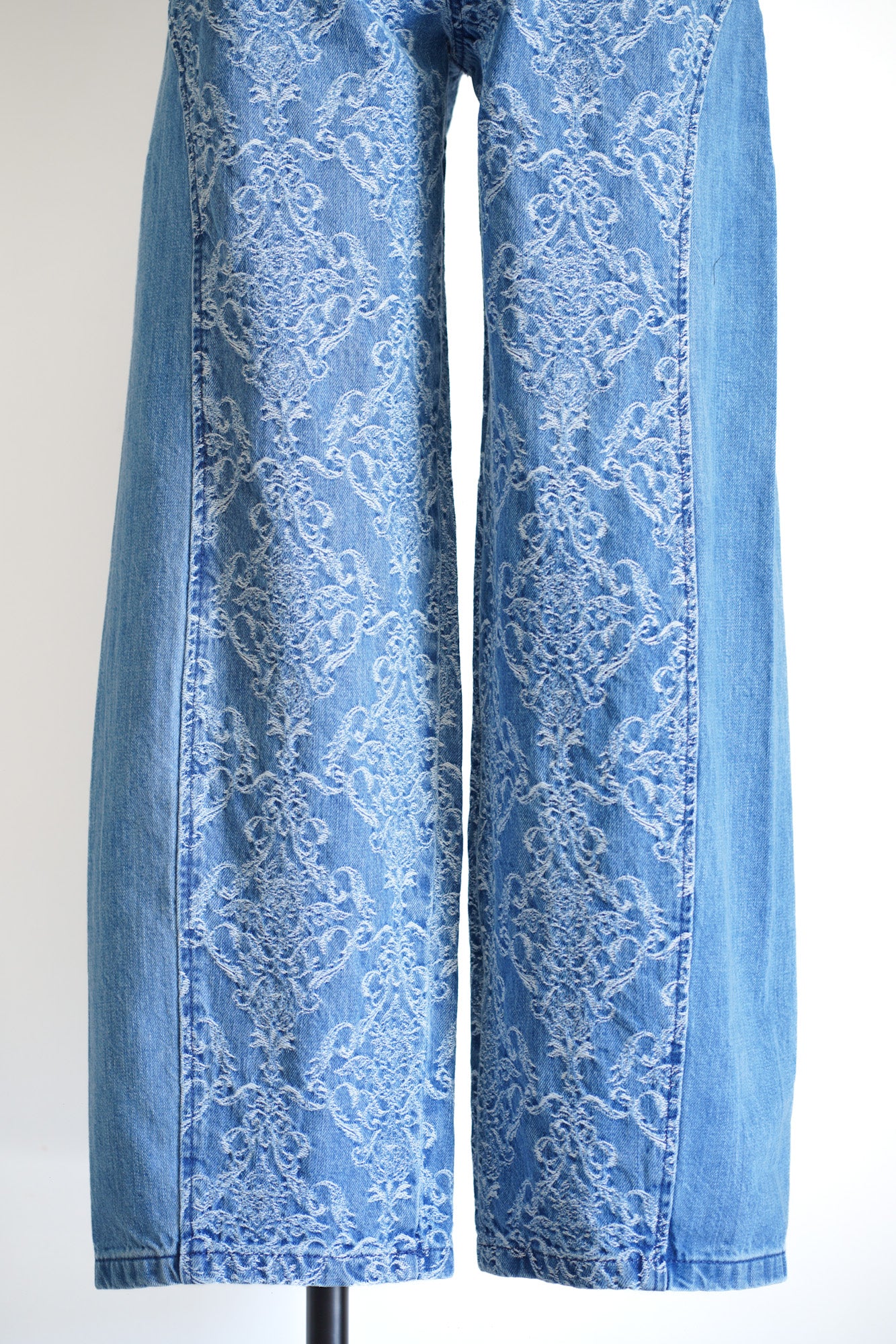 DAMASK-JACQUARD DENIM CURVE-FIT HIGH-RISE JEANS