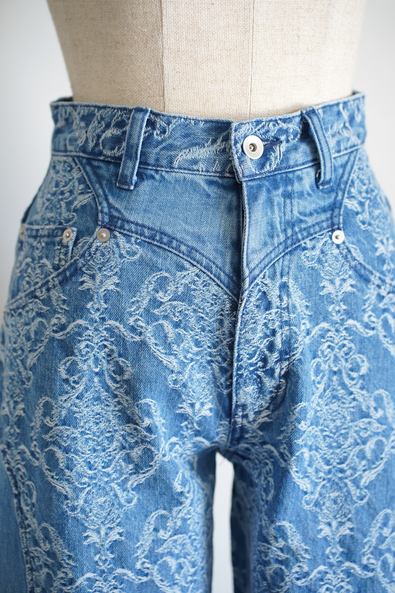 DAMASK-JACQUARD DENIM CURVE-FIT HIGH-RISE JEANS