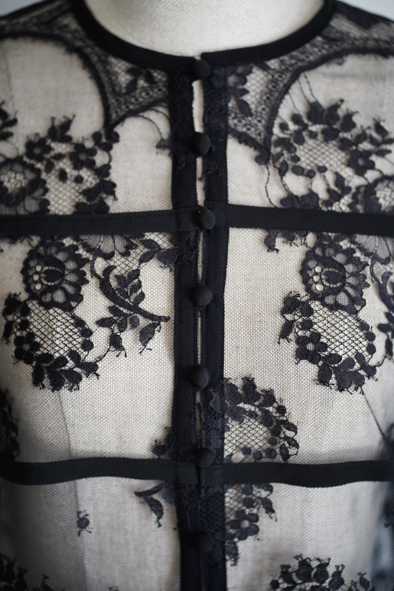 LACE GATHERED BLOUSE