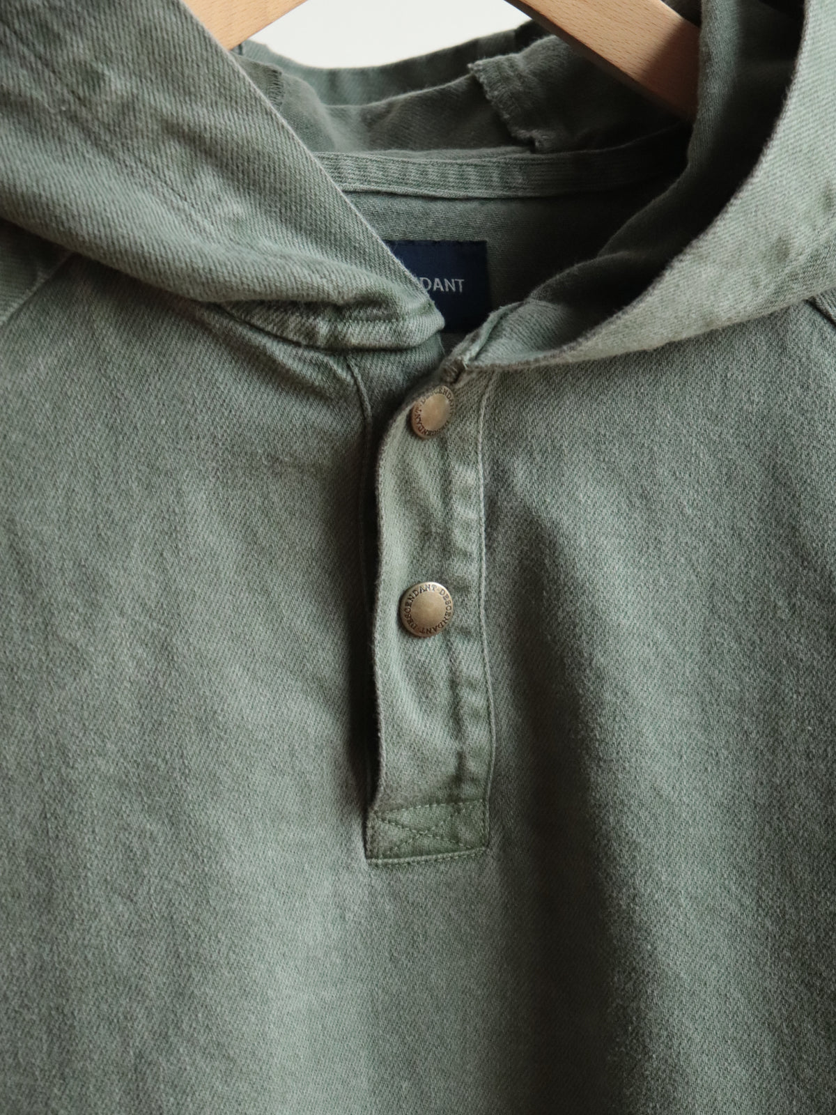 MOLE HOODED LS SHIRT PIGMENT DYE