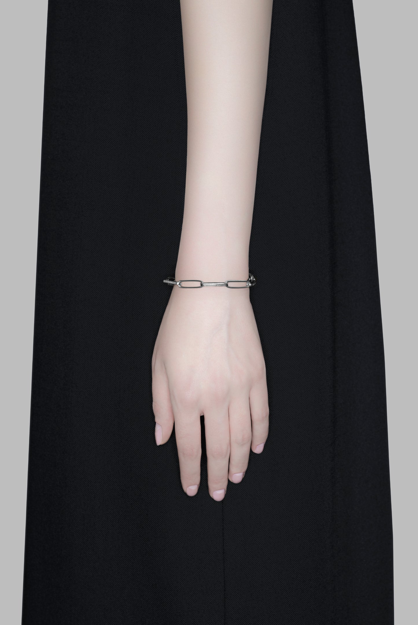 HALF ROUND CHAIN BRACELET