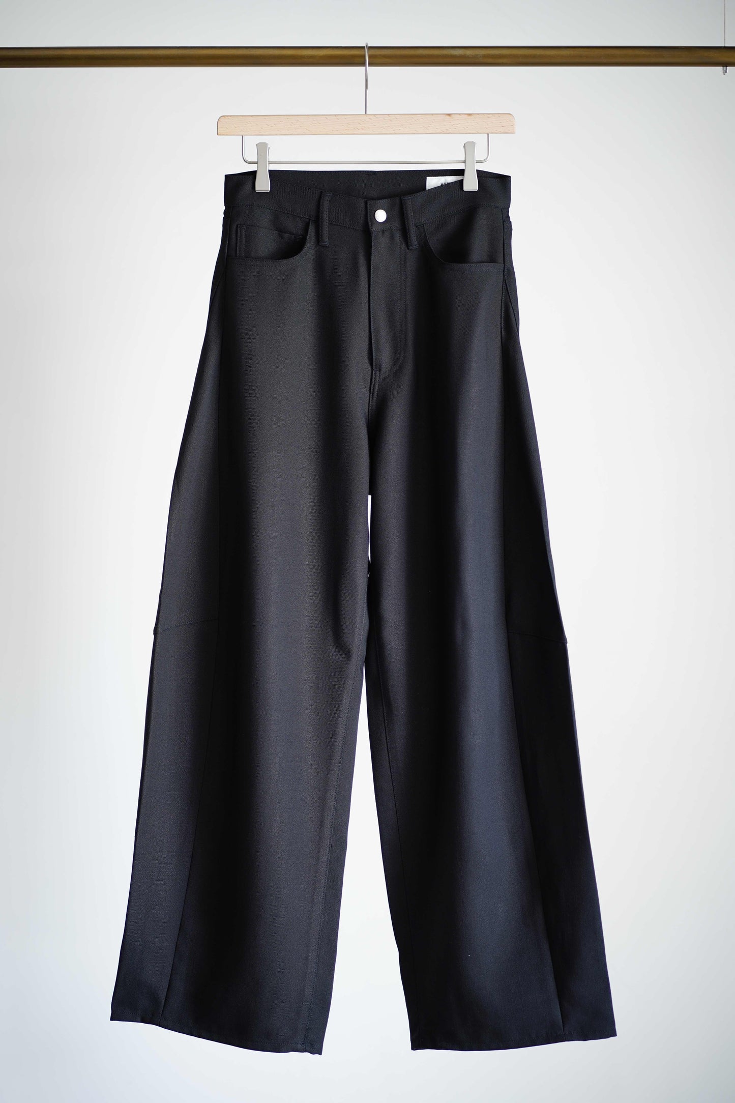 OXFORD BARREL-LEG JEANS