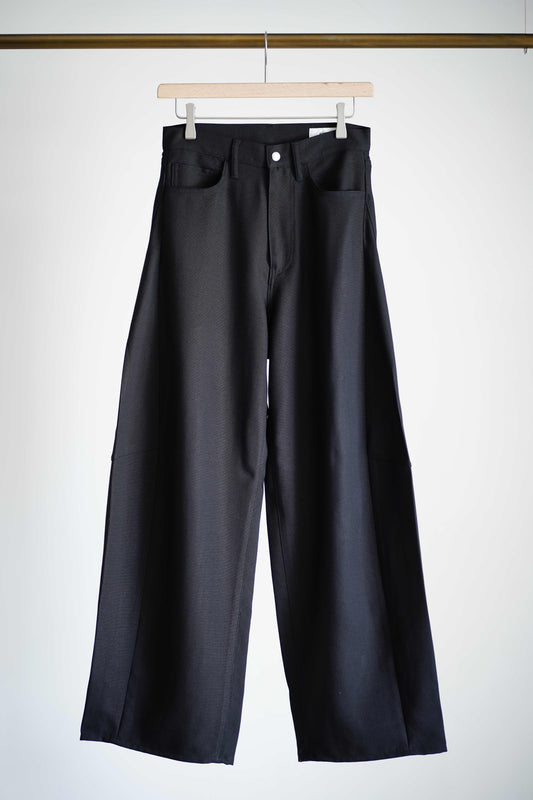 OXFORD BARREL-LEG JEANS