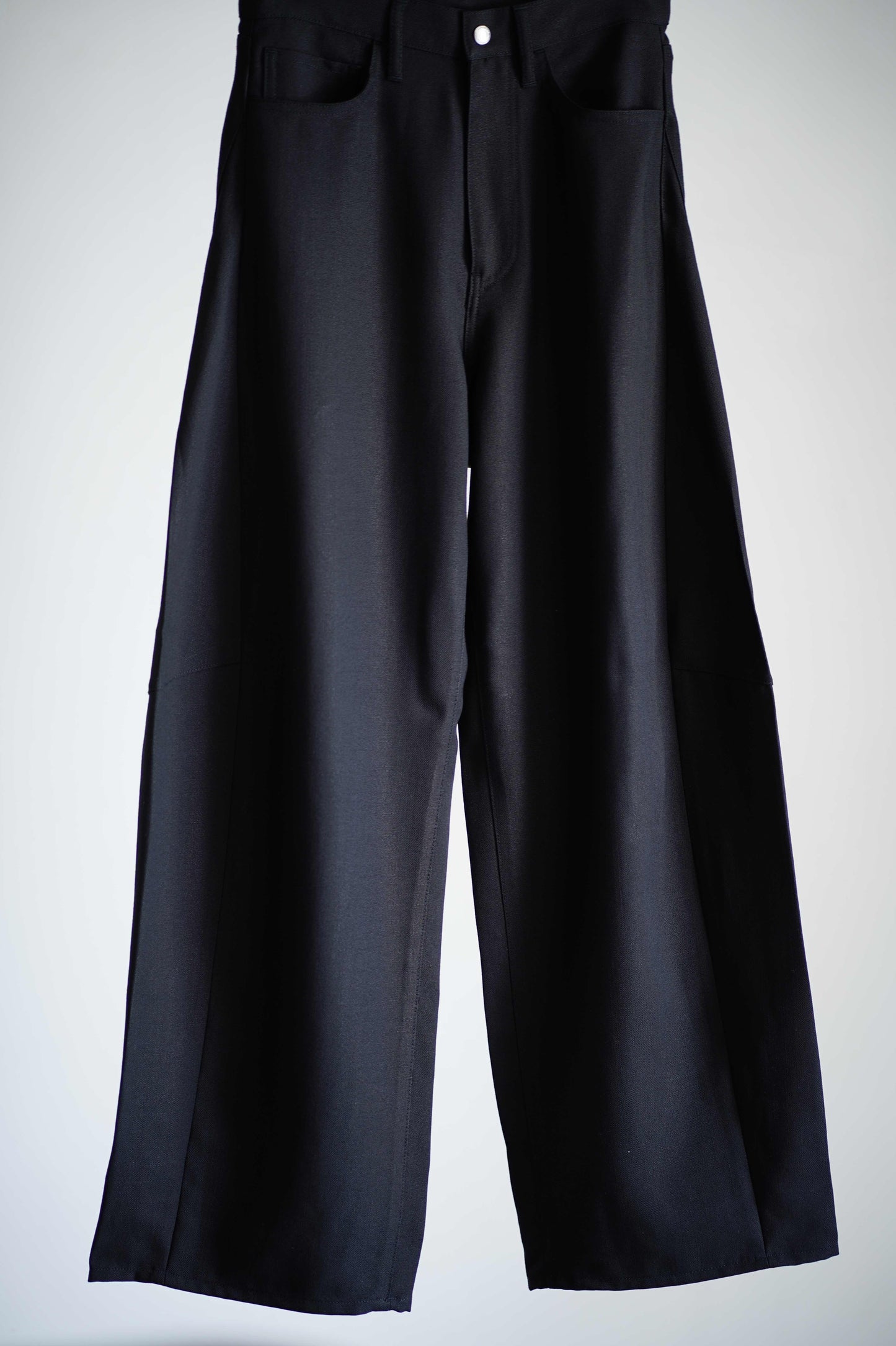 OXFORD BARREL-LEG JEANS