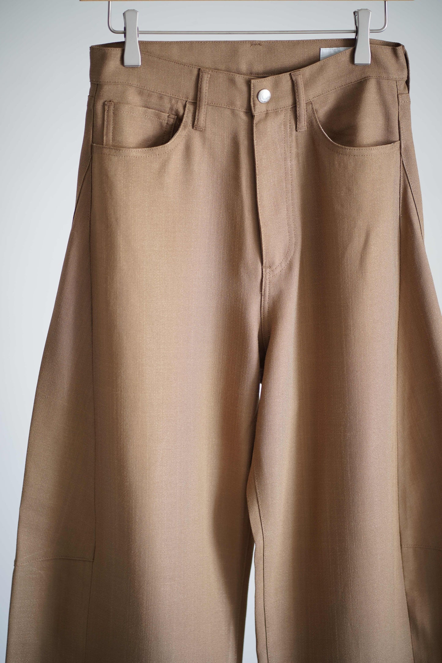 OXFORD BARREL-LEG JEANS