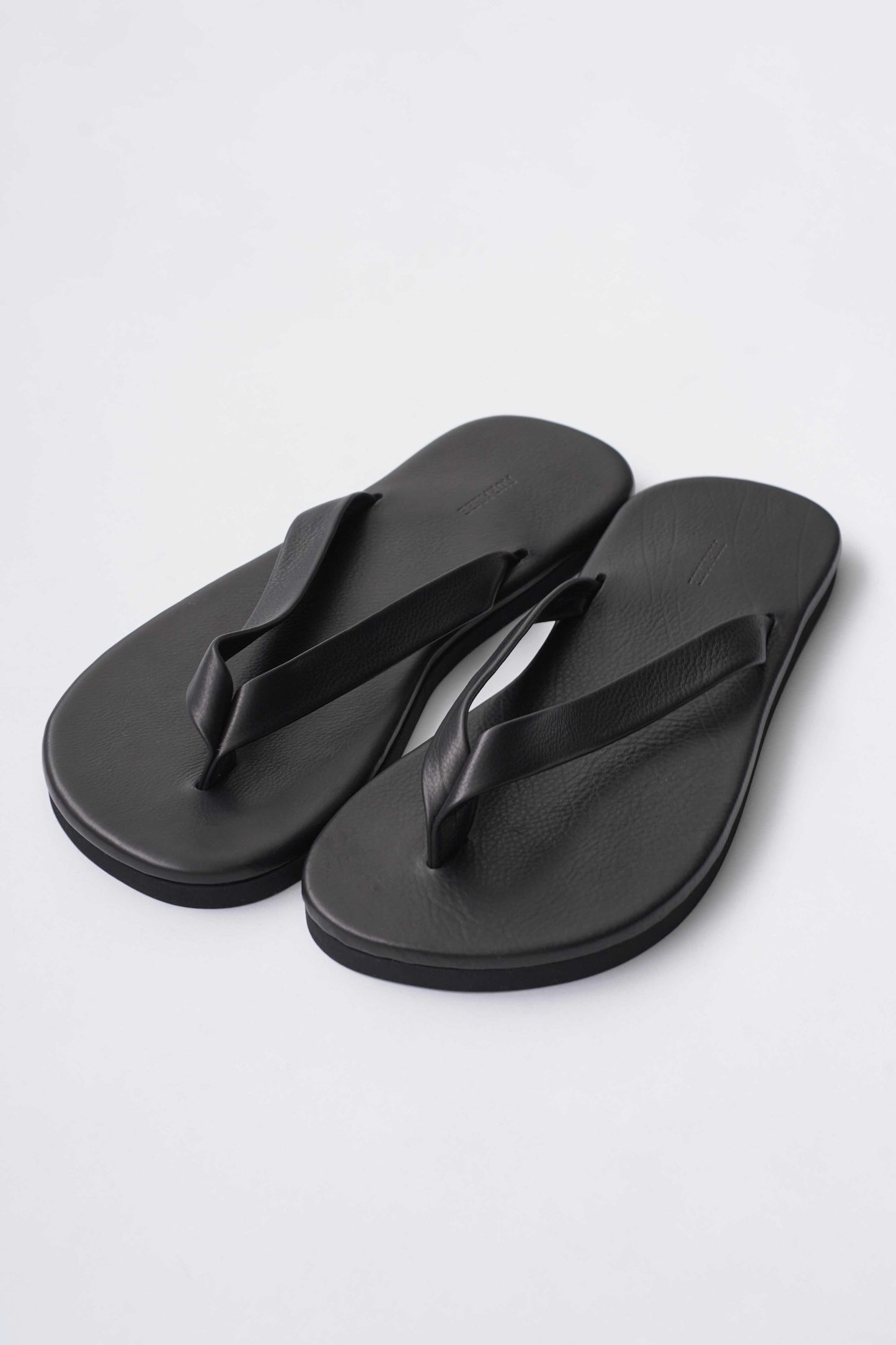 SOFT LEATHER FLIP-FLOPS