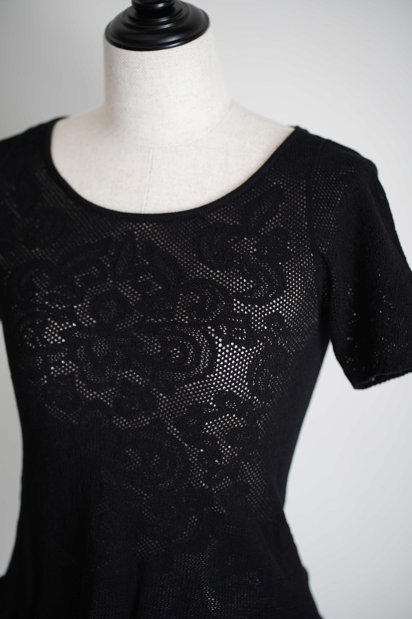 DAMASK LACE SCOOP-NECK TOP