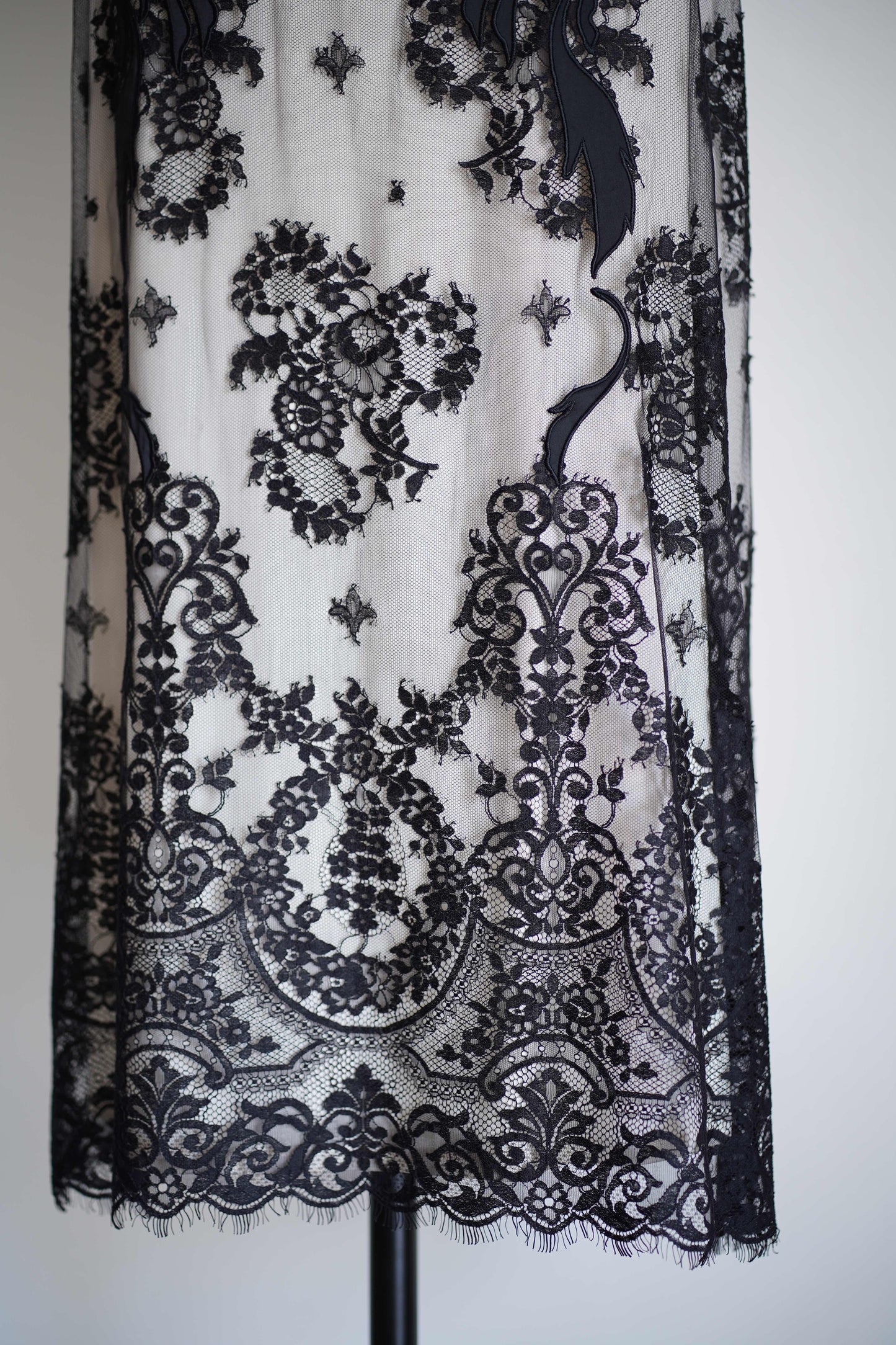EMBROIDERED LACE SKIRT