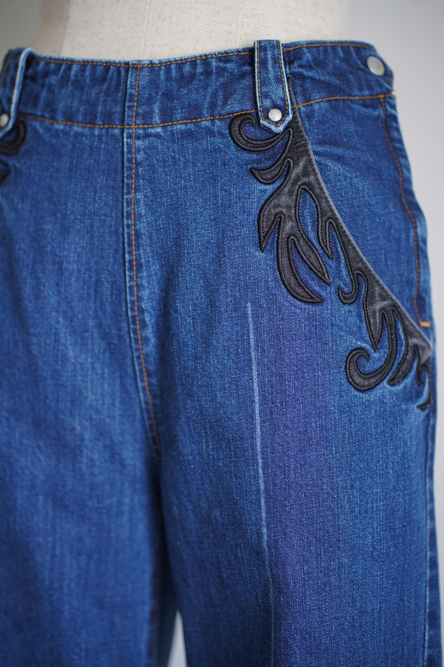 ORGANIC COTTON HIGH-WAISTED JEANS