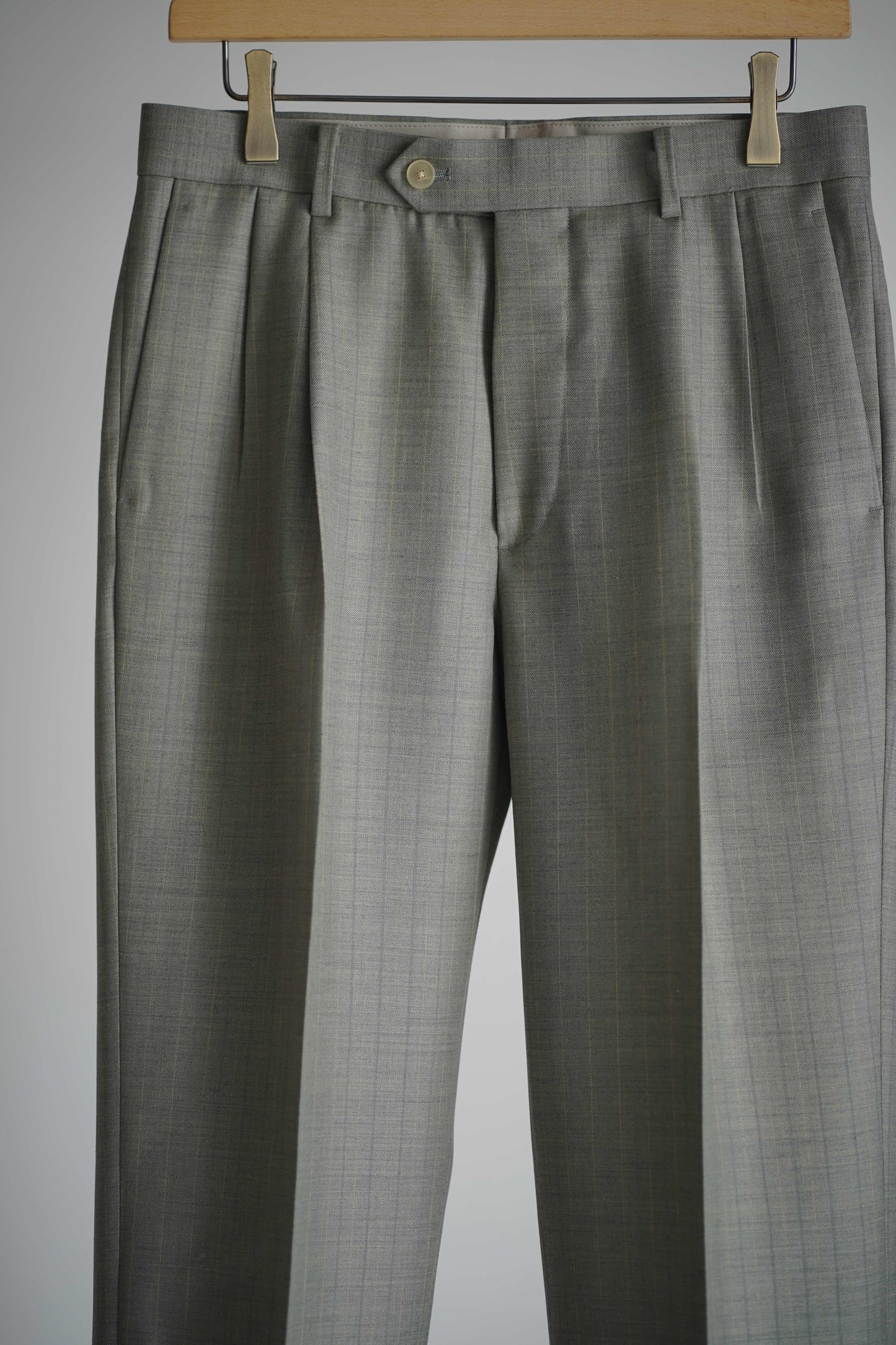 BLUEFACED WOOL TWO-TUCK SLACKS