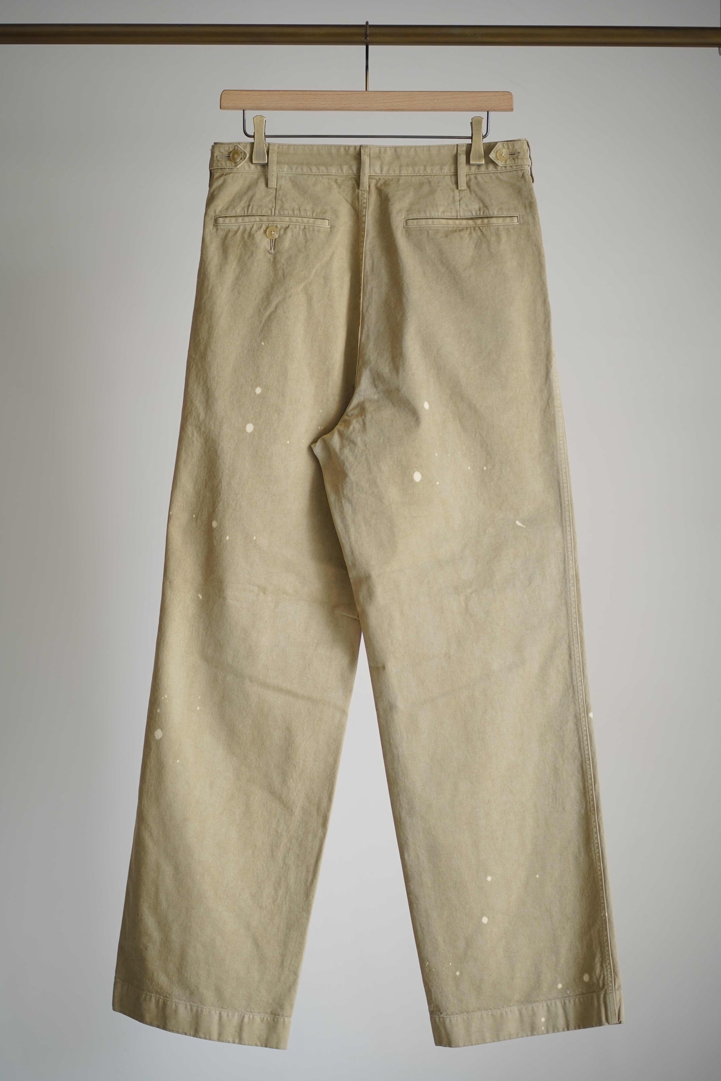 GARMENT-DYED FINX LIGHT CHINO ONE-TUCK WIDE PANTS