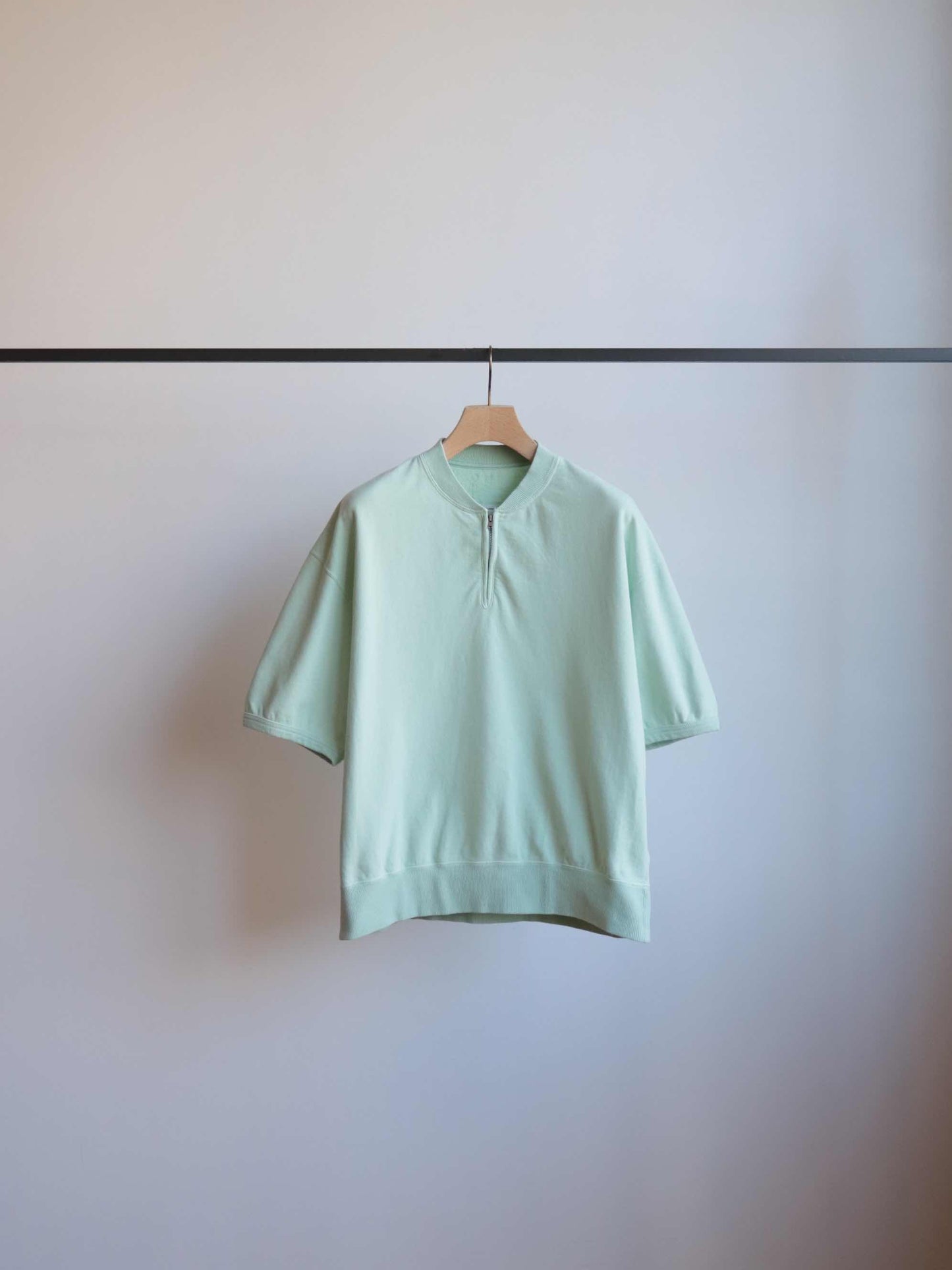 MONDO HENLEY ZIP S/S DMGD