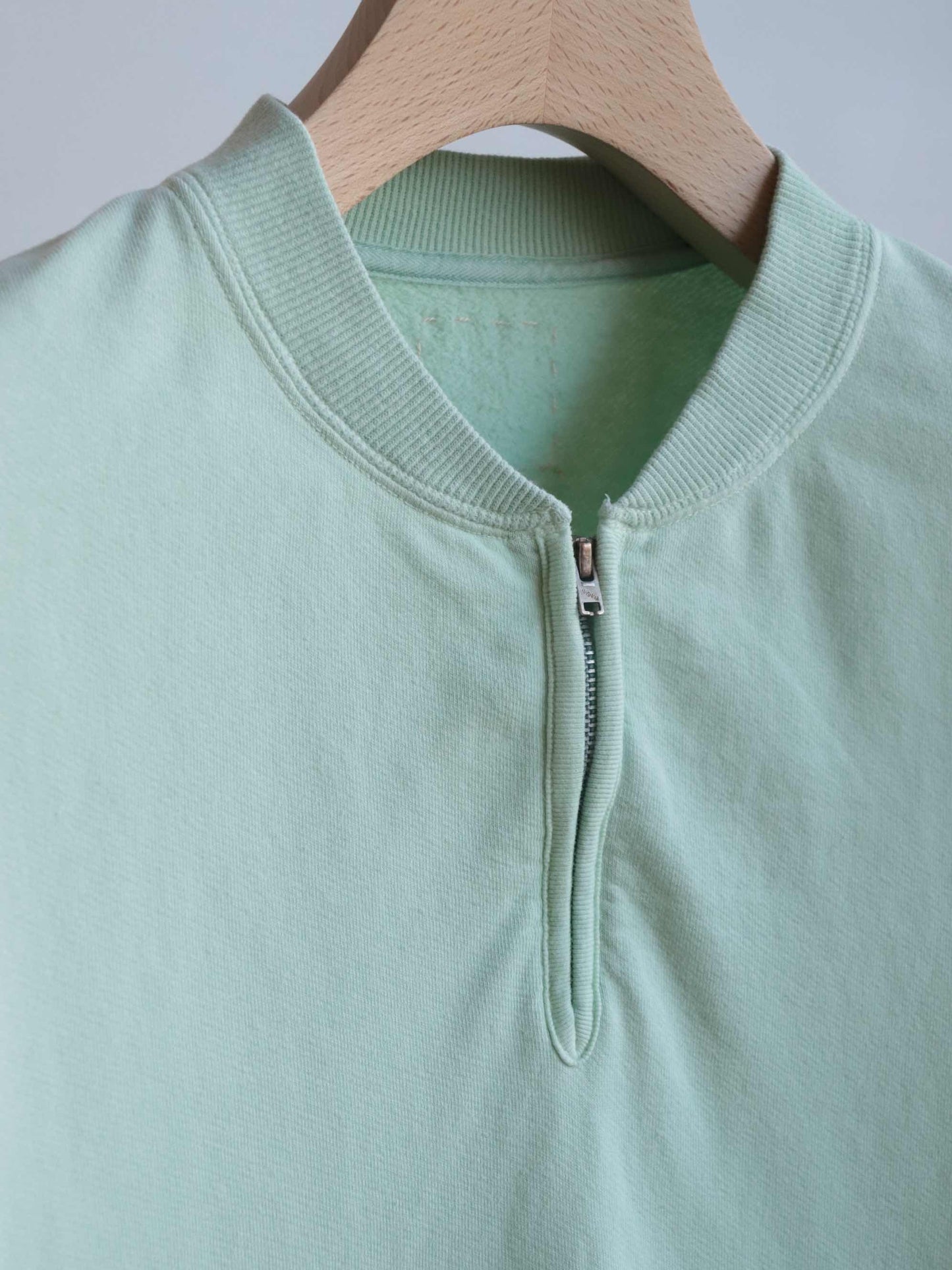 MONDO HENLEY ZIP S/S DMGD