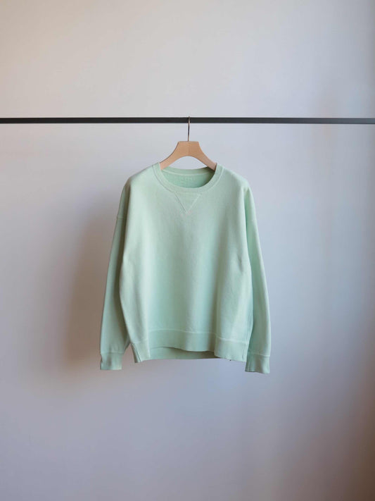 visvimのJUMBO SB SWEAT L/S DMGDのカラーはライトグリーンの正面が写った商品画像です。