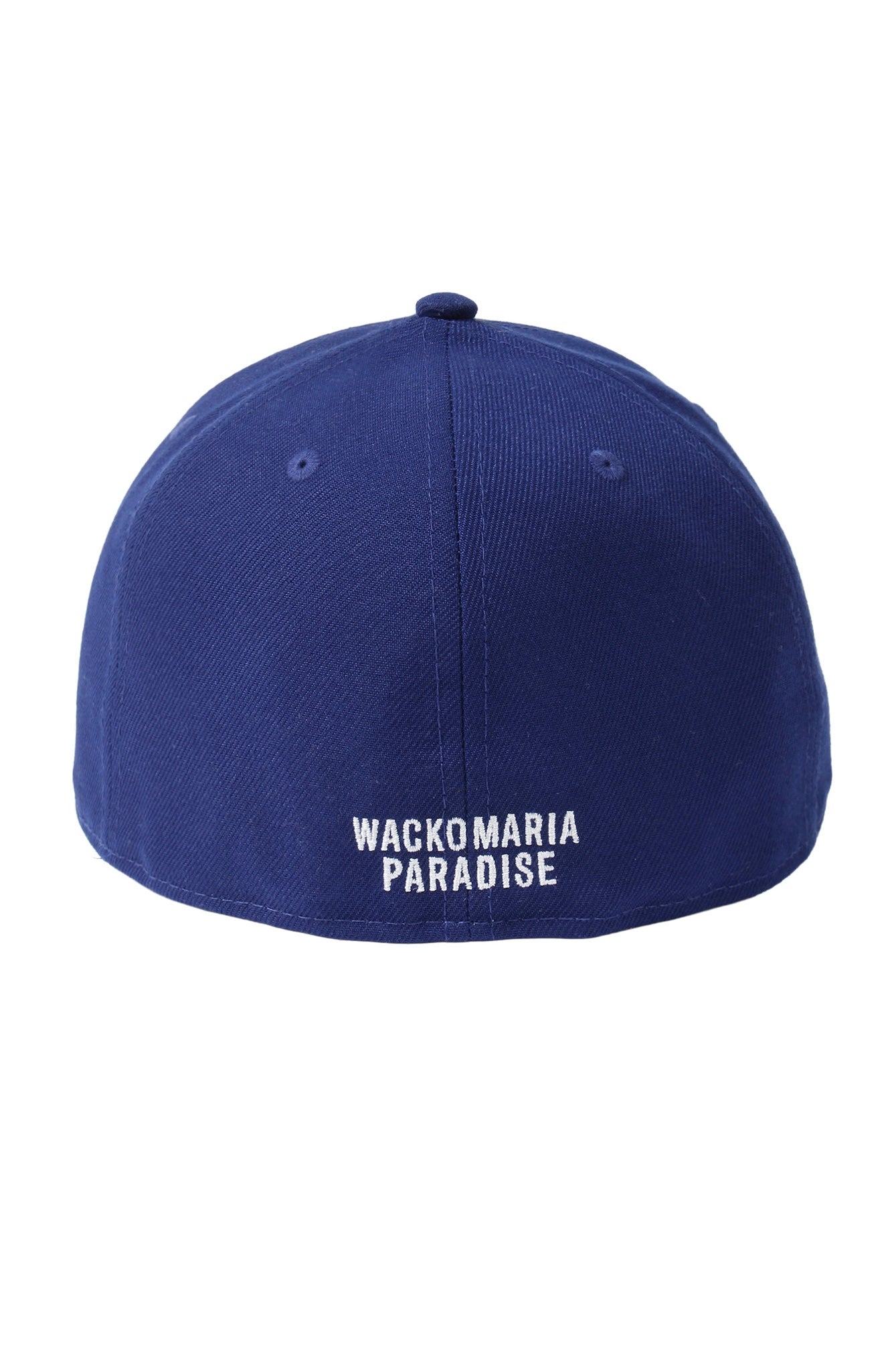 WACKO MARIAとNEW ERAのコラボレーションアイテムのキャップの背面の商品画像です。
カラーはBLUEで、型はクラウンが少し曲がっているLP 59 FIFTYというコラボでは新型のモデルになります。
バックにもWACKO MARIAのオリジナル刺繍がほどこされています。
こちらの商品は通信販売にて購入が可能です。