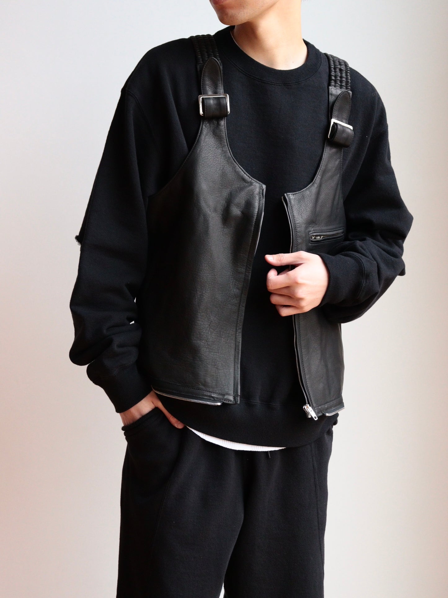 US2479 / EX-LEATHER STRAP VEST