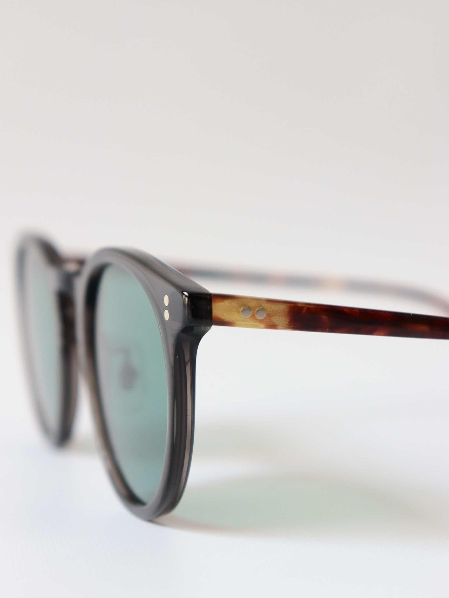 UH0595 / SUNGLASSES
