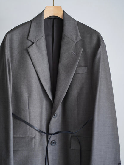 sssteinのEXTRA FINE WOOL OVERSIZED SINGLE BREAST LONG JACKETのカラーはBROWN GREYのアップで撮影した商品画像です。こちらの商品は通信販売での購入が可能です。