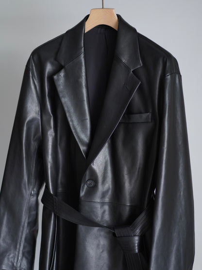 sssteinのLAMBS LEATHER HALF COATのBLACKのアップで撮影した商品画像です。こちらの商品は通販で購入が可能です