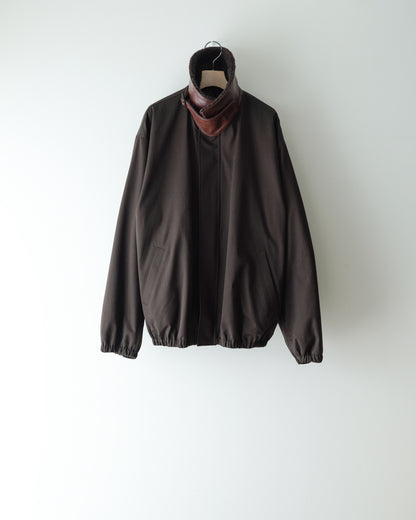 sssteinのMOUTON COLLAR PADDED JACKET カラーはDARK BROWN の立ち襟の画像です。通販で購入可能です。