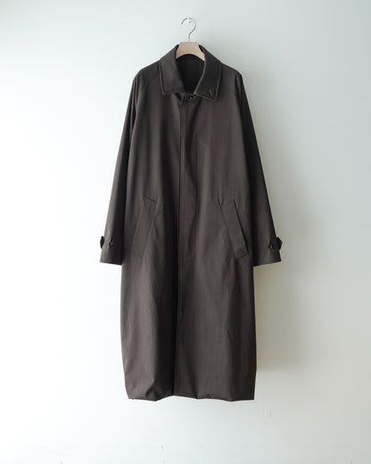 sssteinのOVERSIZED LAYERED COMBINATION COATのカラーはDARK BROWNの襟を寝かした際の商品画像です。